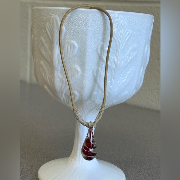 Hemp with Lampwork red swirled glass teardrop pendant - Picture 12 of 12